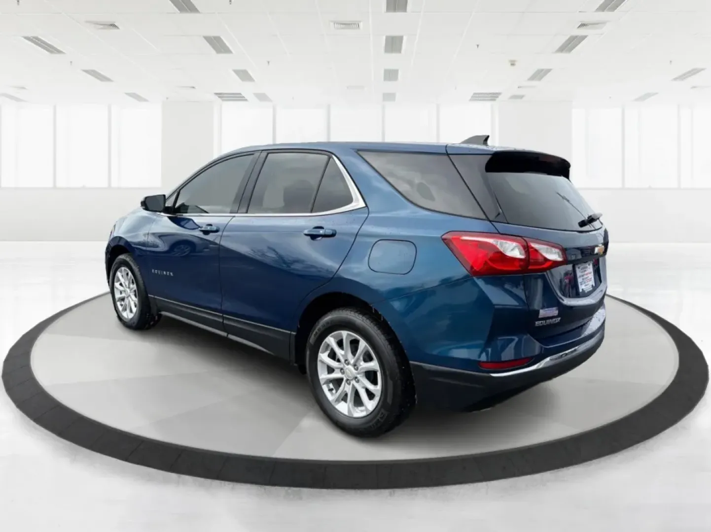 2019 Chevrolet Equinox LT (2GNAXKEV8K6) with an 1.5L I-4 gasoline direct injection engine, located at 880 E. National Road, Vandalia, OH, 45377, (937) 908-9800, 39.891918, -84.183594 - **Adventure Awaits with the 2019 Chevrolet Equinox LT at Advantage Car and Credit - Vandalia!**<br /> <br /> Discover the freedom of the open road with the 2019 Chevrolet Equinox LT, the perfect vehicle for your next adventure or daily commute. Whether you're navigating the bustling streets of Vanda - Photo#4