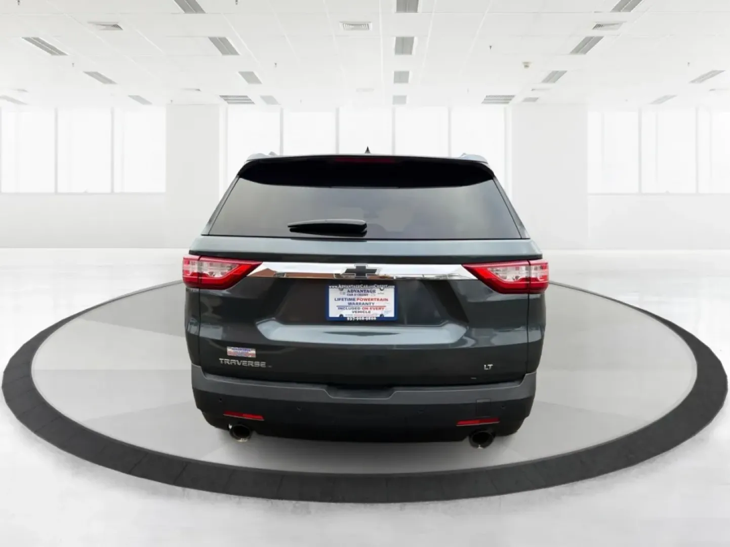 2018 Chevrolet Traverse 1LT (1GNERGKW6JJ) with an 3.6L V-6 gasoline direct injection engine, located at 1184 Kauffman Ave, Fairborn, OH, 45324, (937) 908-9800, 39.807072, -84.030914 - Are you ready to elevate your family's adventures, all while cruising in unparalleled comfort and style? Look no further than this stunning 2018 Chevrolet Traverse 1LT, now available at Advantage Car and Credit in Fairborn, OH! With ample space, cutting-edge technology, and a robust engine, this SUV - Photo#3