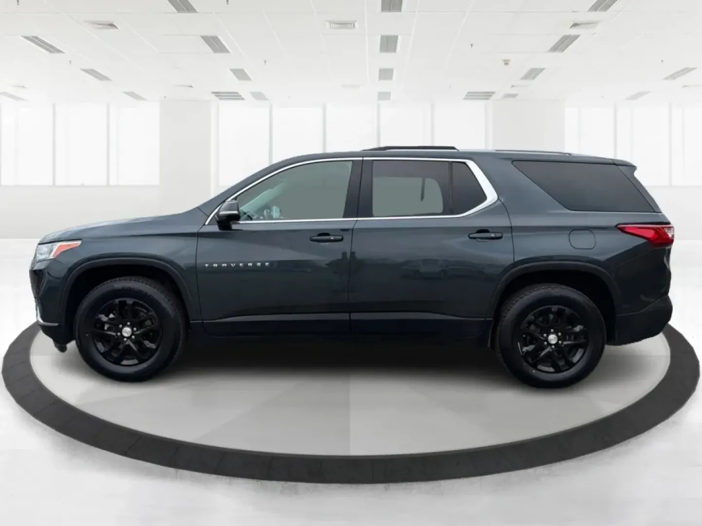 2018 Chevrolet Traverse 1LT (1GNERGKW6JJ) with an 3.6L V-6 gasoline direct injection engine, located at 1184 Kauffman Ave, Fairborn, OH, 45324, (937) 908-9800, 39.807072, -84.030914 - Are you ready to elevate your family's adventures, all while cruising in unparalleled comfort and style? Look no further than this stunning 2018 Chevrolet Traverse 1LT, now available at Advantage Car and Credit in Fairborn, OH! With ample space, cutting-edge technology, and a robust engine, this SUV - Photo#5