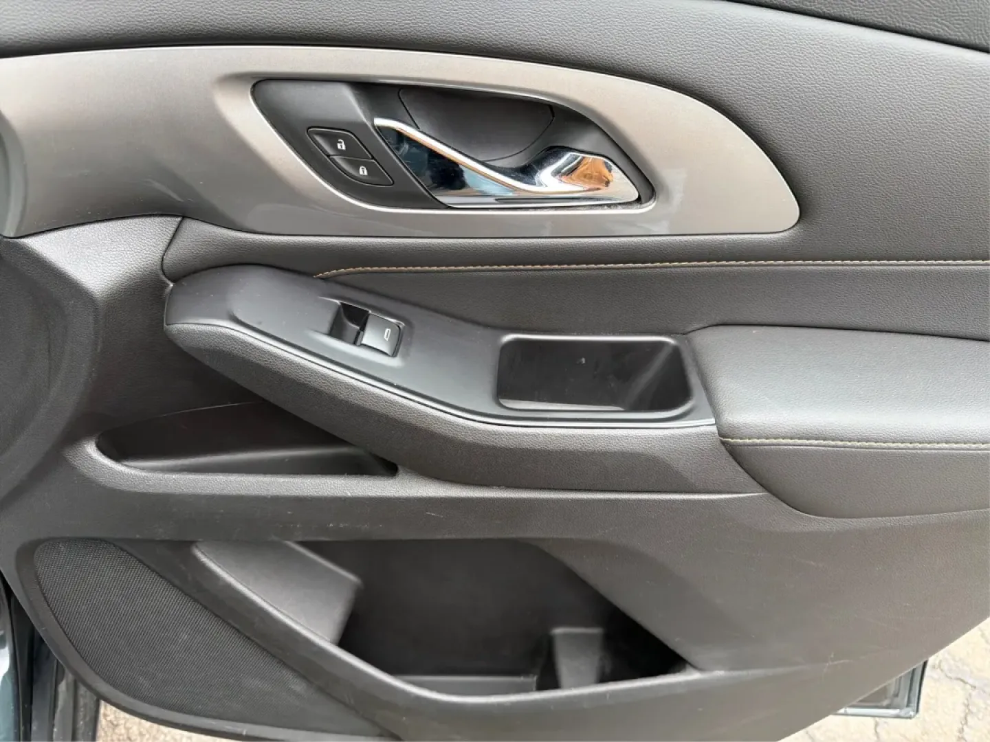 2018 Chevrolet Traverse 1LT (1GNERGKW6JJ) with an 3.6L V-6 gasoline direct injection engine, located at 1184 Kauffman Ave, Fairborn, OH, 45324, (937) 908-9800, 39.807072, -84.030914 - Are you ready to elevate your family's adventures, all while cruising in unparalleled comfort and style? Look no further than this stunning 2018 Chevrolet Traverse 1LT, now available at Advantage Car and Credit in Fairborn, OH! With ample space, cutting-edge technology, and a robust engine, this SUV - Photo#20