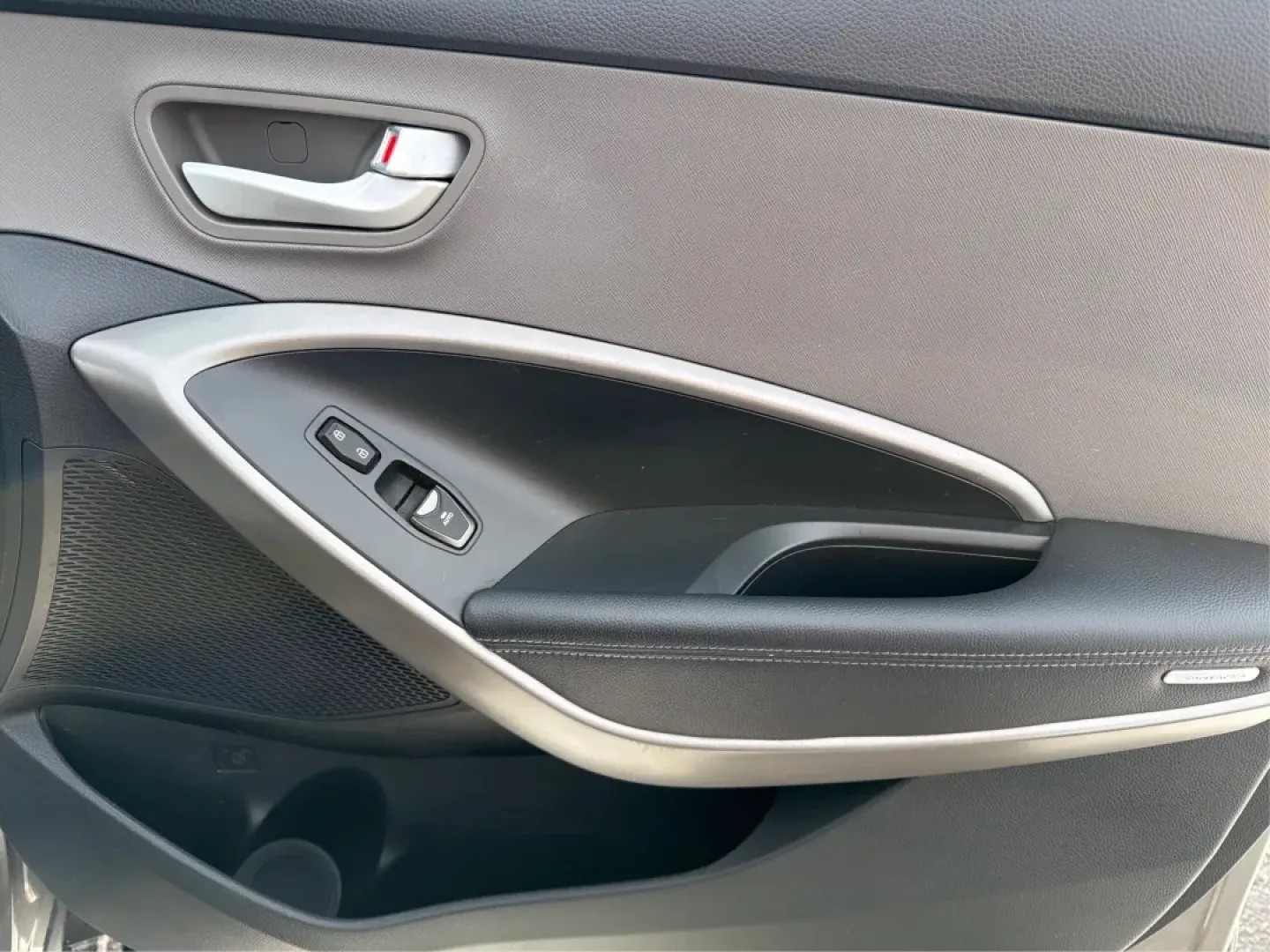 2016 Hyundai Santa Fe 2.4L (5XYZTDLB1GG) with an Theta II 2.4L I-4 gasoline direct injection engine, located at 1099 N County Rd 25A , Troy, OH, 45373, (937) 908-9800, 40.057079, -84.212883 - ### Embrace Your Adventurous Lifestyle with the 2016 Hyundai Santa Fe at Advantage Car and Credit - Troy!<br /> <br /> Are you ready to elevate your weekend escapes or daily commutes? Look no further than this stunning 2016 Hyundai Santa Fe, a versatile SUV designed for those who crave adventure and - Photo#18