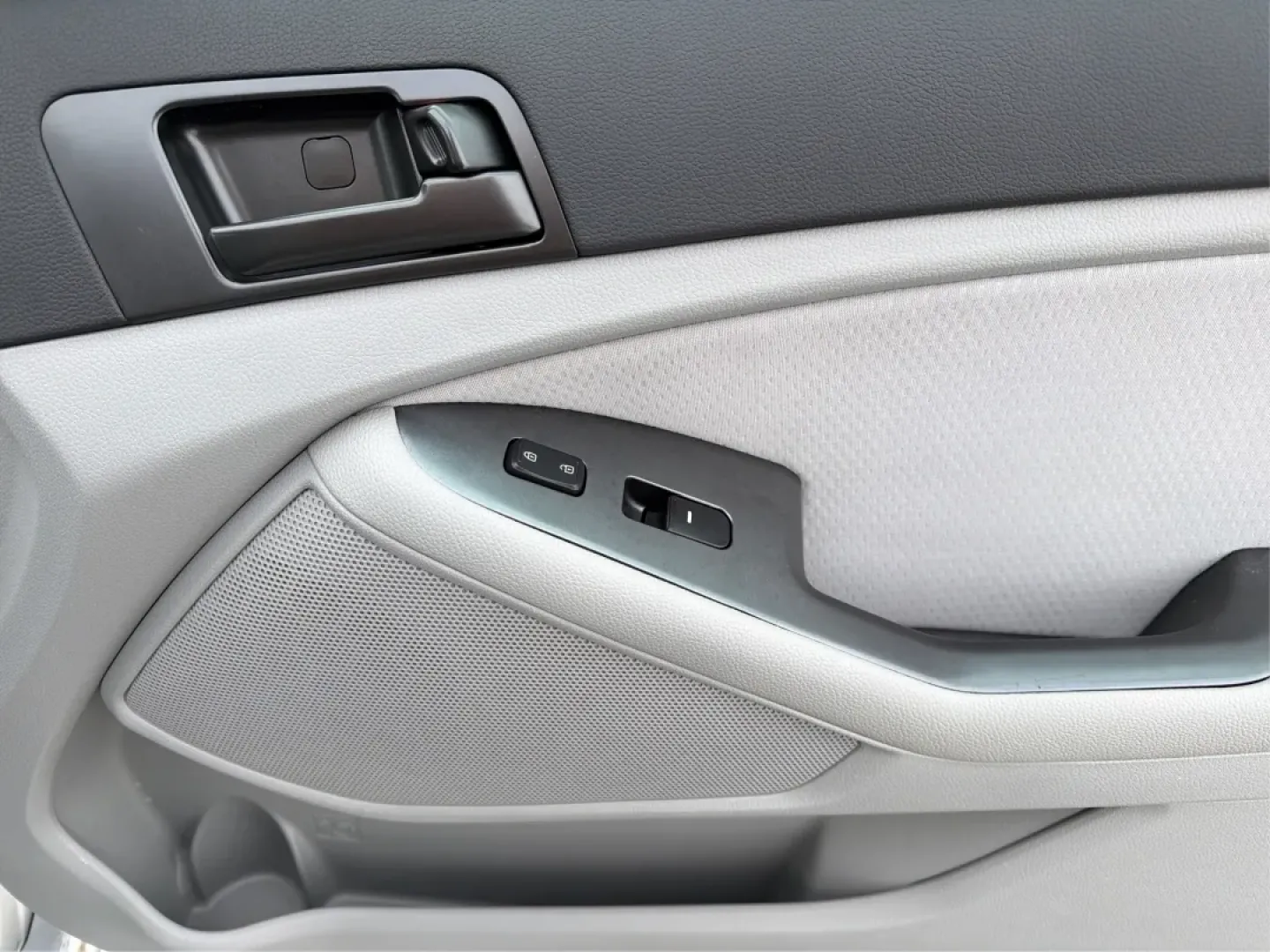 2013 Kia Optima LX (KNAGM4A74D5) with an 2.4L I-4 gasoline direct injection engine, located at 880 E. National Road, Vandalia, OH, 45377, (937) 908-9800, 39.891918, -84.183594 - **Discover Adventure with the 2013 Kia Optima LX at Advantage Car and Credit - Vandalia!** <br /> <br /> Are you ready to elevate your daily drive? Whether you're commuting to work, running errands, or planning a weekend getaway, the 2013 Kia Optima LX is the ideal sedan that seamlessly fits into y - Photo#19