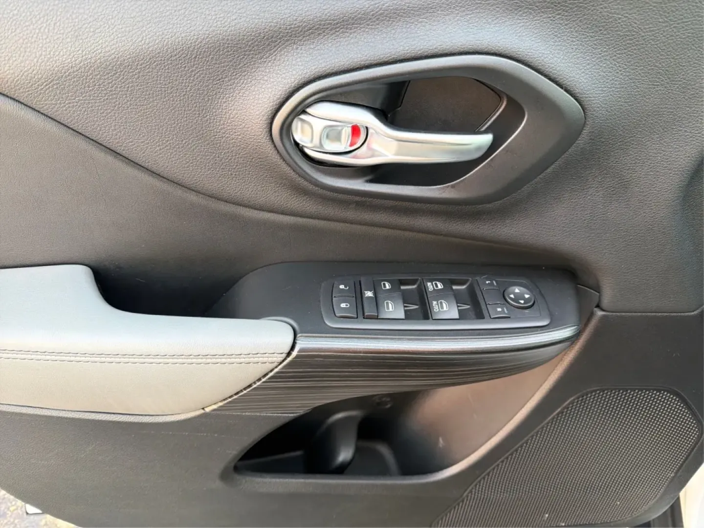 2014 Jeep Cherokee Limited (1C4PJMDS7EW) with an Other engine, located at 8750 N County Rd 25A, Piqua, OH, 45356, (937) 908-9800, 40.164391, -84.232513 - **Adventure Awaits in the 2014 Jeep Cherokee Limited Perfect for Families or Weekend Getaways!**<br /> <br /> Are you looking for a vehicle that's as versatile as your lifestyle? The 2014 Jeep Cherokee Limited, available at Advantage Car and Credit - Piqua, is your ticket to freedom on the open roa - Photo#19