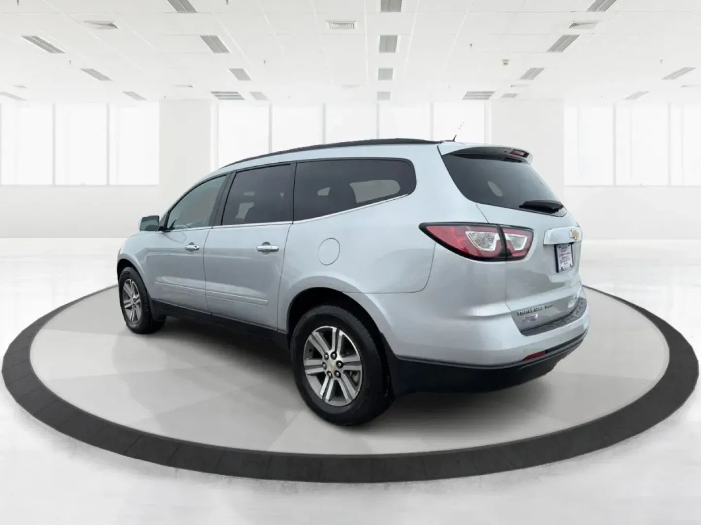 2017 Chevrolet Traverse 1LT (1GNKVGKD1HJ) with an 3.6L V-6 gasoline direct injection engine, located at 880 E. National Road, Vandalia, OH, 45377, (937) 908-9800, 39.891918, -84.183594 - **Adventure Awaits with the 2017 Chevrolet Traverse at Advantage Car and Credit!**<br /> <br /> Are you ready to elevate your family road trips or weekend adventures? Look no further than our stunning 2017 Chevrolet Traverse, available now at Advantage Car and Credit in Vandalia, OH. This spacious S - Photo#4