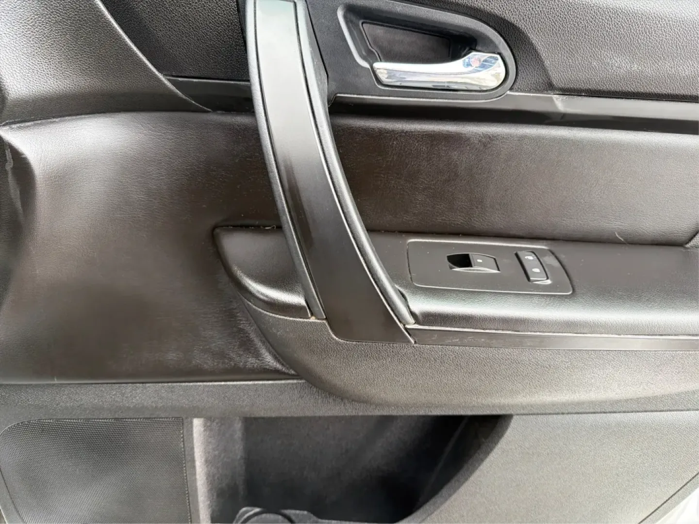 2017 Chevrolet Traverse 1LT (1GNKVGKD1HJ) with an 3.6L V-6 gasoline direct injection engine, located at 880 E. National Road, Vandalia, OH, 45377, (937) 908-9800, 39.891918, -84.183594 - **Adventure Awaits with the 2017 Chevrolet Traverse at Advantage Car and Credit!**<br /> <br /> Are you ready to elevate your family road trips or weekend adventures? Look no further than our stunning 2017 Chevrolet Traverse, available now at Advantage Car and Credit in Vandalia, OH. This spacious S - Photo#20