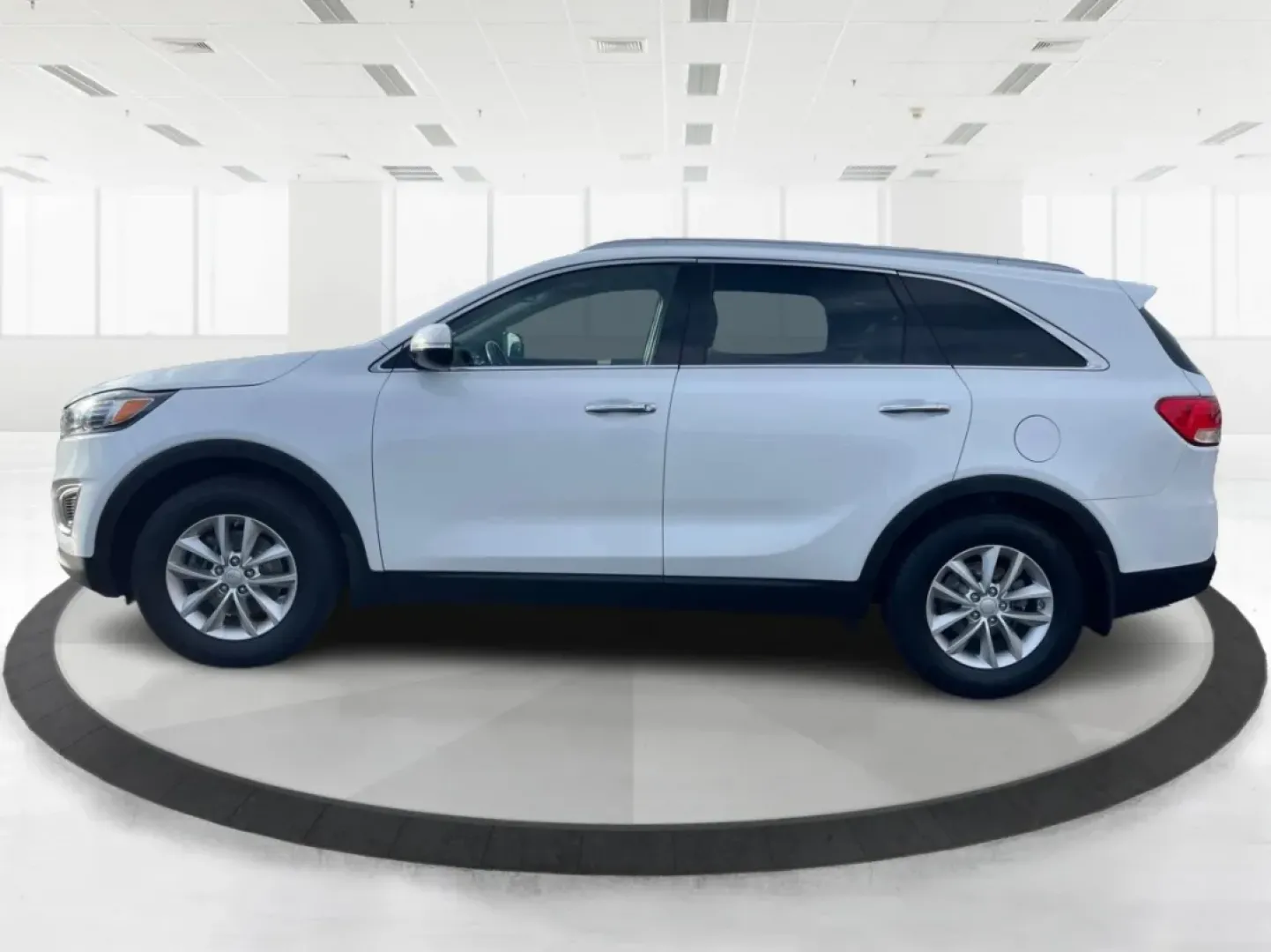 2017 Kia Sorento 2.4L LX (5XYPG4A37HG) with an 2.4L I-4 gasoline direct injection engine, located at 1951 S Dayton Lakeview Rd., New Carlisle, OH, 45344, (937) 908-9800, 39.890999, -84.050255 - **Adventure Awaits: Drive Home the 2017 Kia Sorento LX from Advantage Car and Credit!**<br /> <br /> Are you ready to embark on weekend adventures, family road trips, or daily commutes? The 2017 Kia Sorento LX, available at Advantage Car and Credit in New Carlisle, OH, is the perfect companion for e - Photo#5