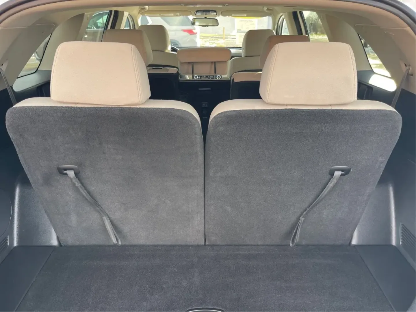 2017 Kia Sorento 2.4L LX (5XYPG4A37HG) with an 2.4L I-4 gasoline direct injection engine, located at 1951 S Dayton Lakeview Rd., New Carlisle, OH, 45344, (937) 908-9800, 39.890999, -84.050255 - **Adventure Awaits: Drive Home the 2017 Kia Sorento LX from Advantage Car and Credit!**<br /> <br /> Are you ready to embark on weekend adventures, family road trips, or daily commutes? The 2017 Kia Sorento LX, available at Advantage Car and Credit in New Carlisle, OH, is the perfect companion for e - Photo#12