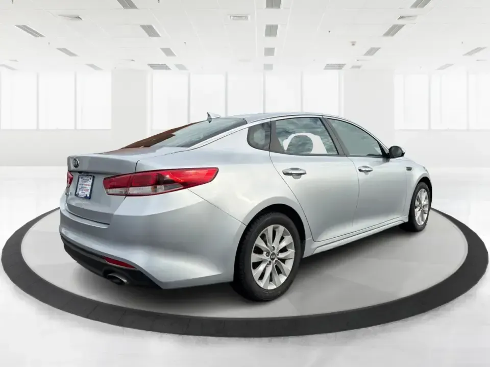 2017 Kia Optima LX (5XXGT4L31HG) with an Theta II 2.4L I-4 gasoline direct injection engine, 6A transmission, located at 880 E. National Road, Vandalia, OH, 45377, (937) 908-9800, 39.891918, -84.183594 - Are you ready to elevate your daily drive while embracing a lifestyle of convenience and reliability? Look no further than this stunning 2017 Kia Optima LX, available now at Advantage Car and Credit in Piqua, OH! This sedan is perfect for budget-conscious buyers seeking an efficient and stylish vehi - Photo#2