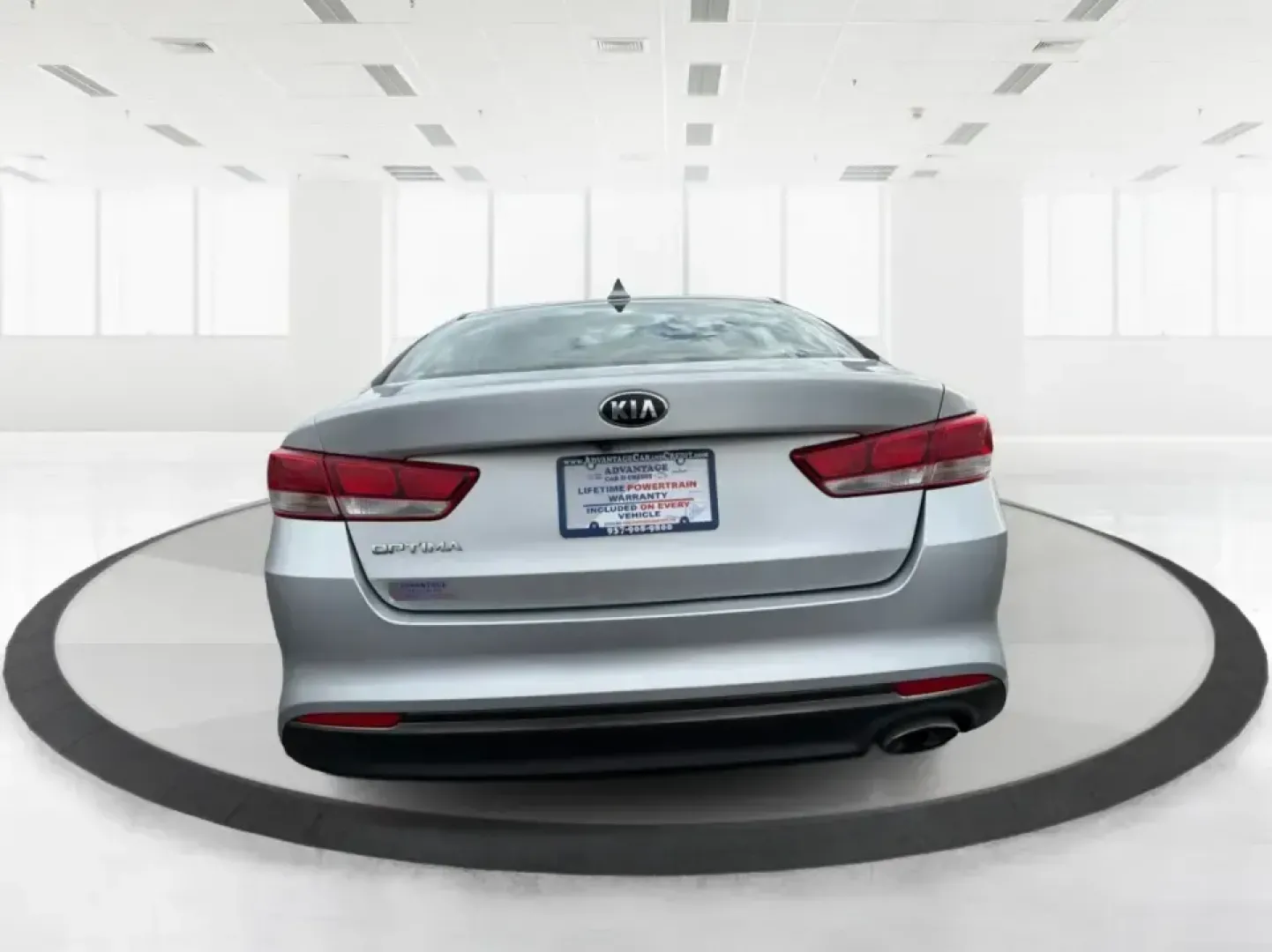 2017 Kia Optima LX (5XXGT4L31HG) with an Theta II 2.4L I-4 gasoline direct injection engine, 6A transmission, located at 880 E. National Road, Vandalia, OH, 45377, (937) 908-9800, 39.891918, -84.183594 - Are you ready to elevate your daily drive while embracing a lifestyle of convenience and reliability? Look no further than this stunning 2017 Kia Optima LX, available now at Advantage Car and Credit in Piqua, OH! This sedan is perfect for budget-conscious buyers seeking an efficient and stylish vehi - Photo#3