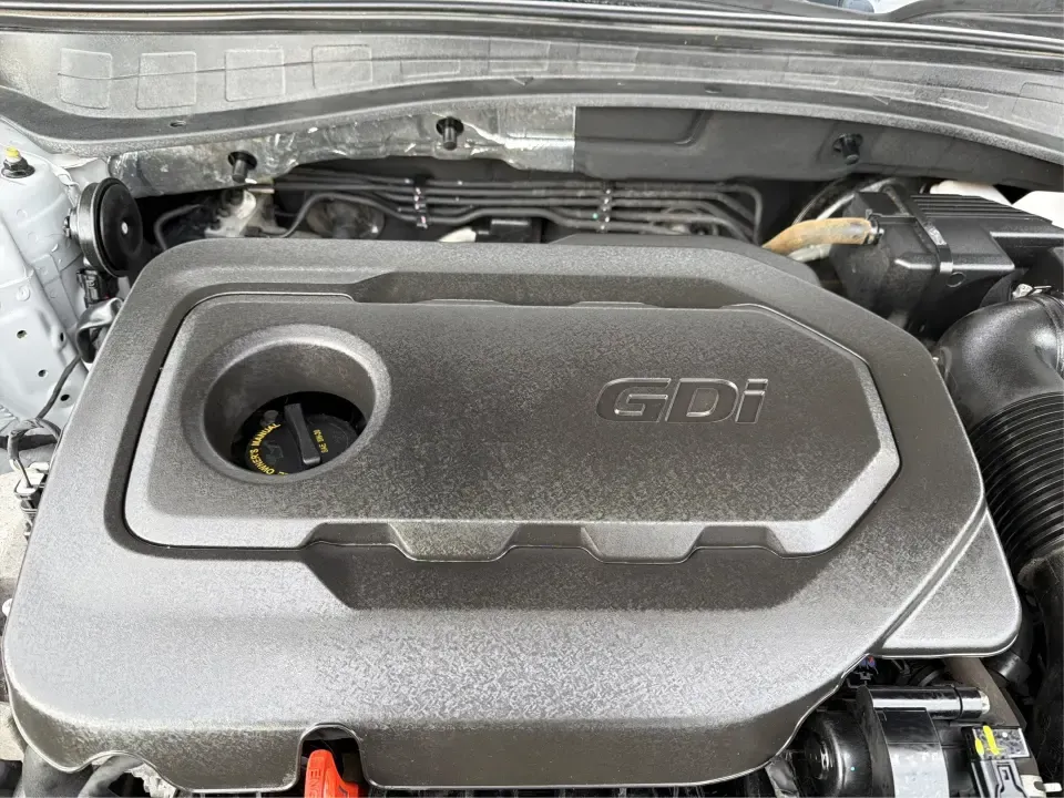 2017 Kia Optima LX (5XXGT4L31HG) with an Theta II 2.4L I-4 gasoline direct injection engine, 6A transmission, located at 880 E. National Road, Vandalia, OH, 45377, (937) 908-9800, 39.891918, -84.183594 - Are you ready to elevate your daily drive while embracing a lifestyle of convenience and reliability? Look no further than this stunning 2017 Kia Optima LX, available now at Advantage Car and Credit in Piqua, OH! This sedan is perfect for budget-conscious buyers seeking an efficient and stylish vehi - Photo#11