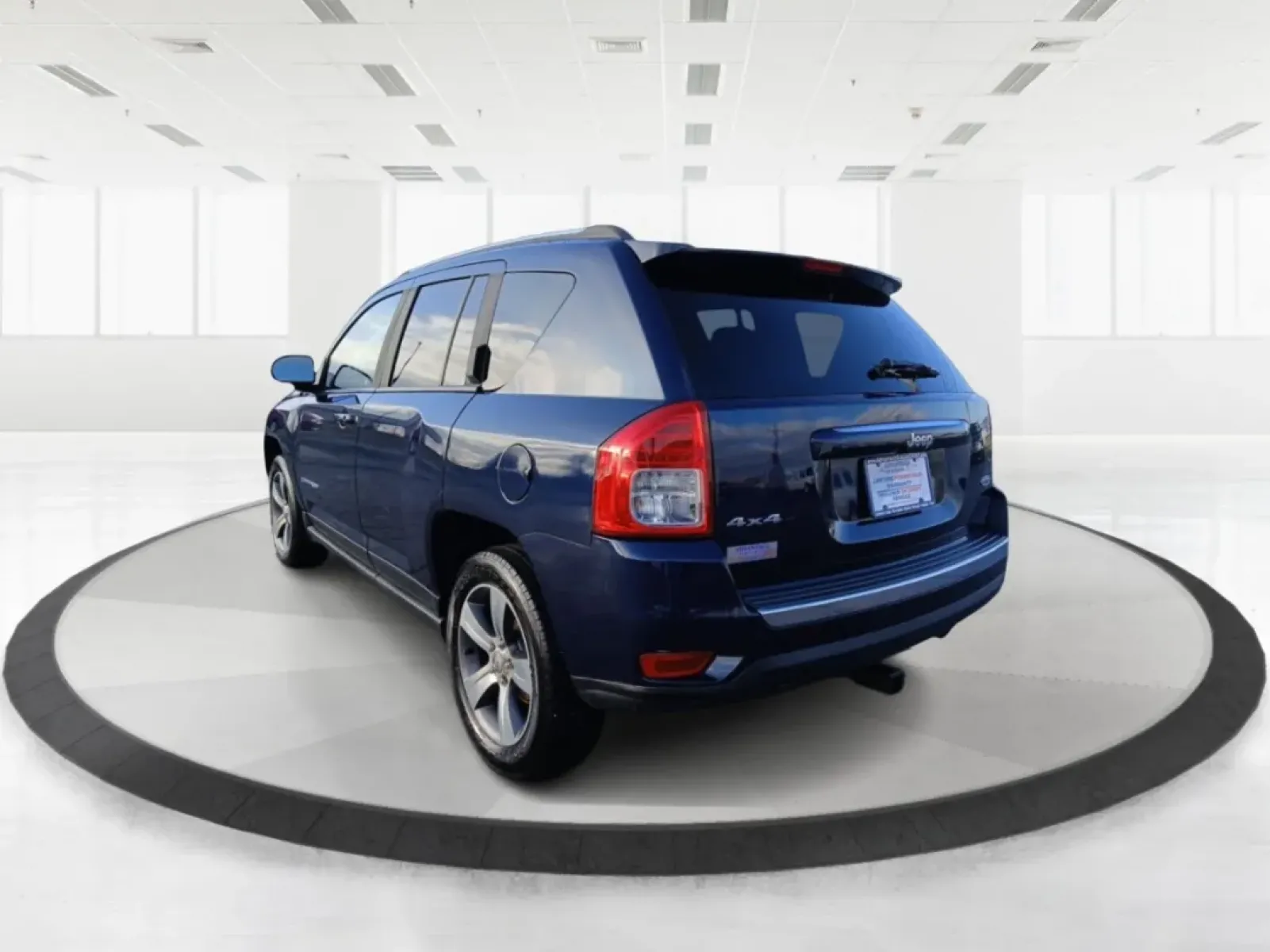 2016 Jeep Compass Latitude 4WD (1C4NJDEB7GD) with an 2.4L L4 DOHC 16V engine, 6-Speed Automatic transmission, located at 1184 Kauffman Ave, Fairborn, OH, 45324, (937) 908-9800, 39.807072, -84.030914 - **Discover Adventure with the 2016 Jeep Compass Latitude 4WD at Advantage Car and Credit!**<br /> <br /> Are you ready to embrace your next adventure? Whether you're planning a weekend getaway, commuting to work, or navigating your family through busy city streets, the 2016 Jeep Compass Latitude 4WD - Photo#4