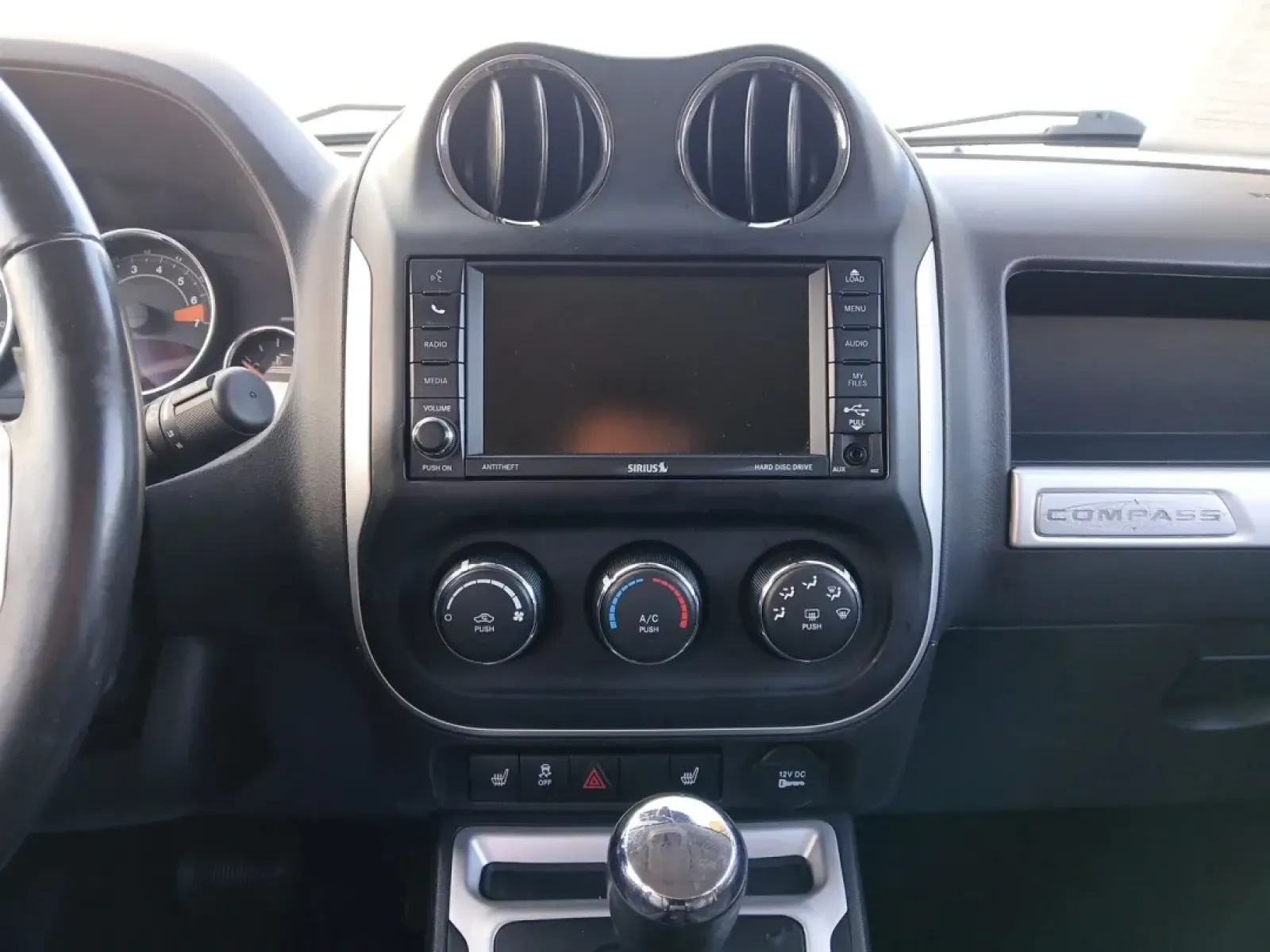 2016 Jeep Compass Latitude 4WD (1C4NJDEB7GD) with an 2.4L L4 DOHC 16V engine, 6-Speed Automatic transmission, located at 1184 Kauffman Ave, Fairborn, OH, 45324, (937) 908-9800, 39.807072, -84.030914 - **Discover Adventure with the 2016 Jeep Compass Latitude 4WD at Advantage Car and Credit!**<br /> <br /> Are you ready to embrace your next adventure? Whether you're planning a weekend getaway, commuting to work, or navigating your family through busy city streets, the 2016 Jeep Compass Latitude 4WD - Photo#13