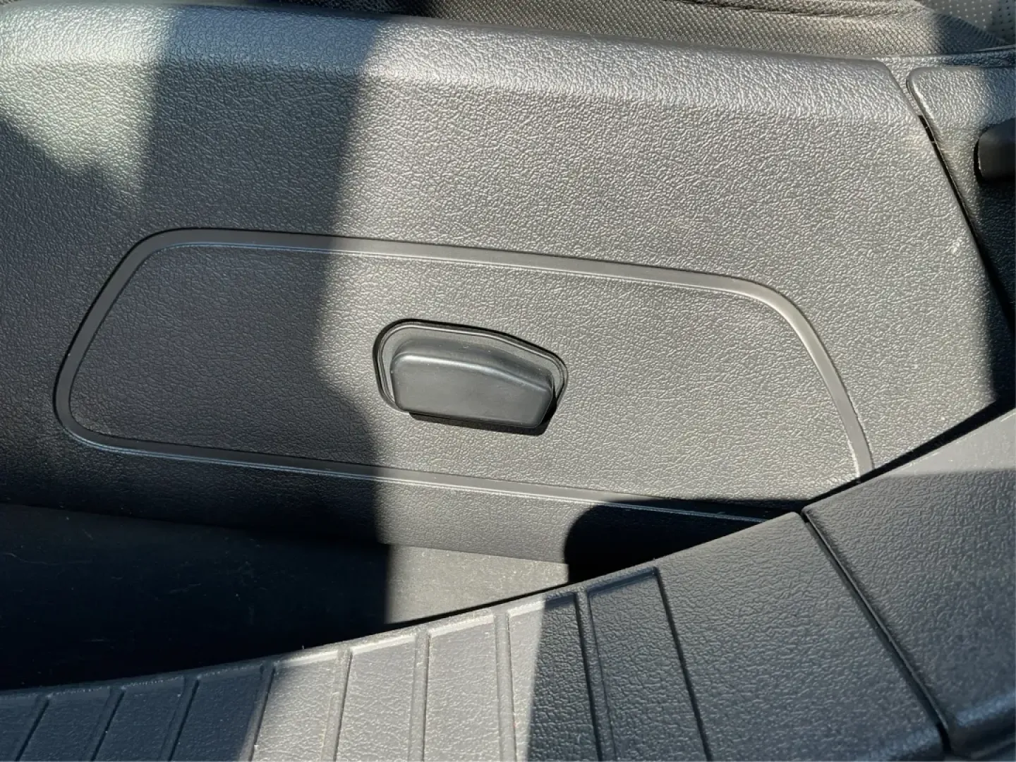 2016 Jeep Compass Latitude 4WD (1C4NJDEB7GD) with an 2.4L L4 DOHC 16V engine, 6-Speed Automatic transmission, located at 401 Woodman Dr, Riverside, OH, 45431, (937) 908-9800, 39.760899, -84.123421 - **Discover Adventure with the 2016 Jeep Compass Latitude 4WD at Advantage Car and Credit!**<br /> <br /> Are you ready to embrace your next adventure? Whether you're planning a weekend getaway, commuting to work, or navigating your family through busy city streets, the 2016 Jeep Compass Latitude 4WD - Photo#17