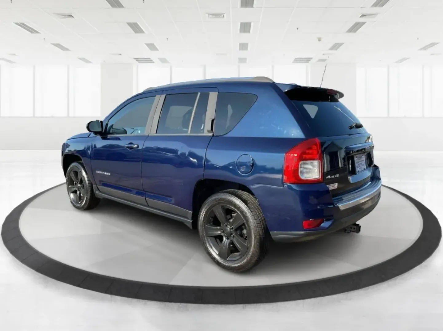 2016 Jeep Compass Latitude 4WD (1C4NJDEB7GD) with an 2.4L L4 DOHC 16V engine, 6-Speed Automatic transmission, located at 880 E. National Road, Vandalia, OH, 45377, (937) 908-9800, 39.891918, -84.183594 - **Discover Adventure with the 2016 Jeep Compass Latitude 4WD at Advantage Car and Credit!**<br /> <br /> Are you ready to embrace your next adventure? Whether you're planning a weekend getaway, commuting to work, or navigating your family through busy city streets, the 2016 Jeep Compass Latitude 4WD - Photo#4