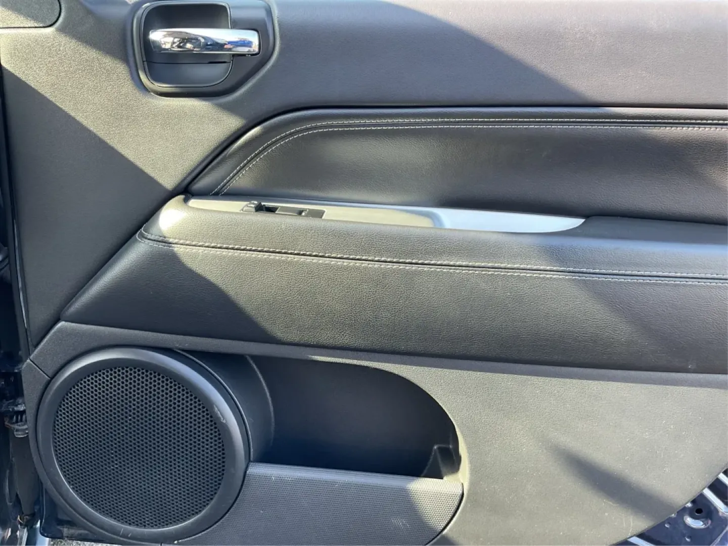 2016 Jeep Compass Latitude 4WD (1C4NJDEB7GD) with an 2.4L L4 DOHC 16V engine, 6-Speed Automatic transmission, located at 880 E. National Road, Vandalia, OH, 45377, (937) 908-9800, 39.891918, -84.183594 - **Discover Adventure with the 2016 Jeep Compass Latitude 4WD at Advantage Car and Credit!**<br /> <br /> Are you ready to embrace your next adventure? Whether you're planning a weekend getaway, commuting to work, or navigating your family through busy city streets, the 2016 Jeep Compass Latitude 4WD - Photo#19