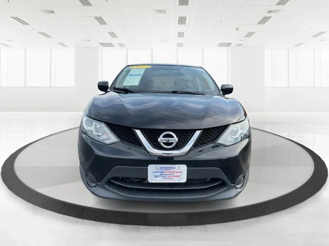 2017 Nissan Rogue S (JN1BJ1CR3HW) with an 2L I-4 gasoline direct injection engine, located at 1951 S Dayton Lakeview Rd., New Carlisle, OH, 45344, (937) 908-9800, 39.890999, -84.050255 - **Discover Adventure with the 2017 Nissan Rogue at Advantage Car and Credit!**<br /> <br /> Are you ready to elevate your lifestyle and embark on new adventures? Whether you're a busy parent juggling school drop-offs, a commuter navigating the daily grind, or an outdoor enthusiast seeking weekend es - Photo#7