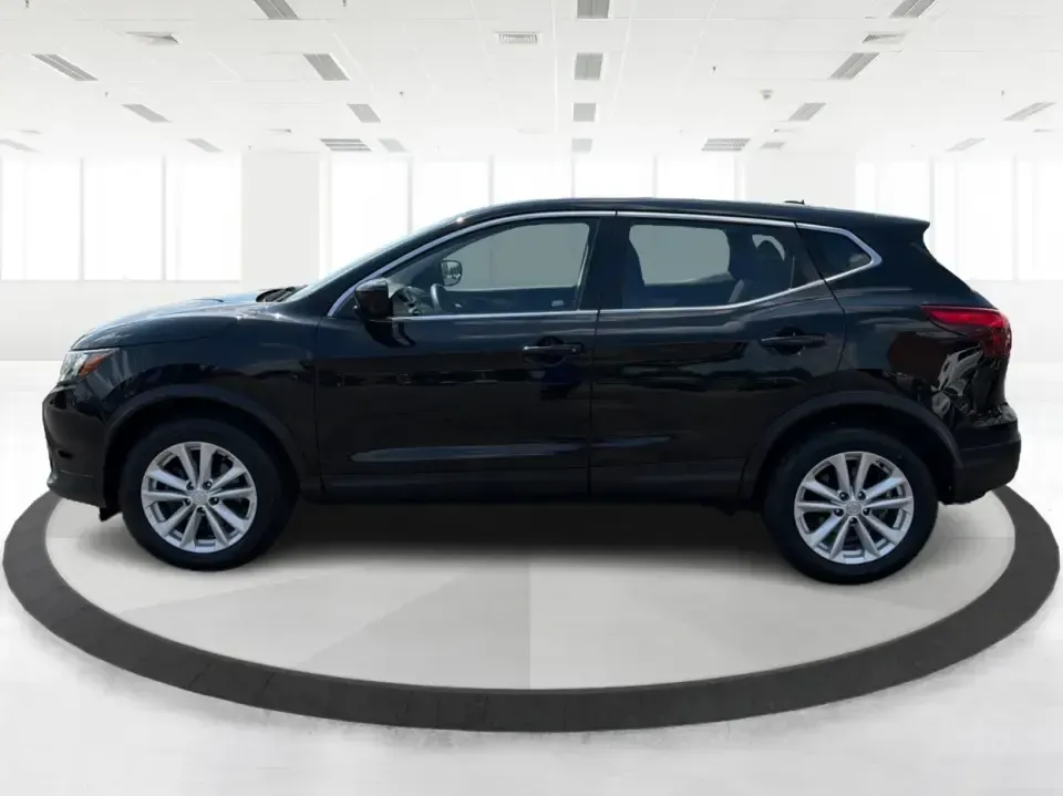 2017 Nissan Rogue SL AWD (JN1BJ1CR3HW) with an 2.0L L4 DOHC 16V engine, Continuously Variable Transmission transmission, located at 1184 Kauffman Ave, Fairborn, OH, 45324, (937) 908-9800, 39.807072, -84.030914 - Need one SUV that can handle the daily school run, the long commute to Wright-Patterson AFB, and spontaneous weekend getaways to Yellow Springs without feeling like a chore? This 2017 Nissan Rogue SL AWD is built for real-life driving in and around Fairborn, with the comfort, traction, and efficienc- Photo#5
