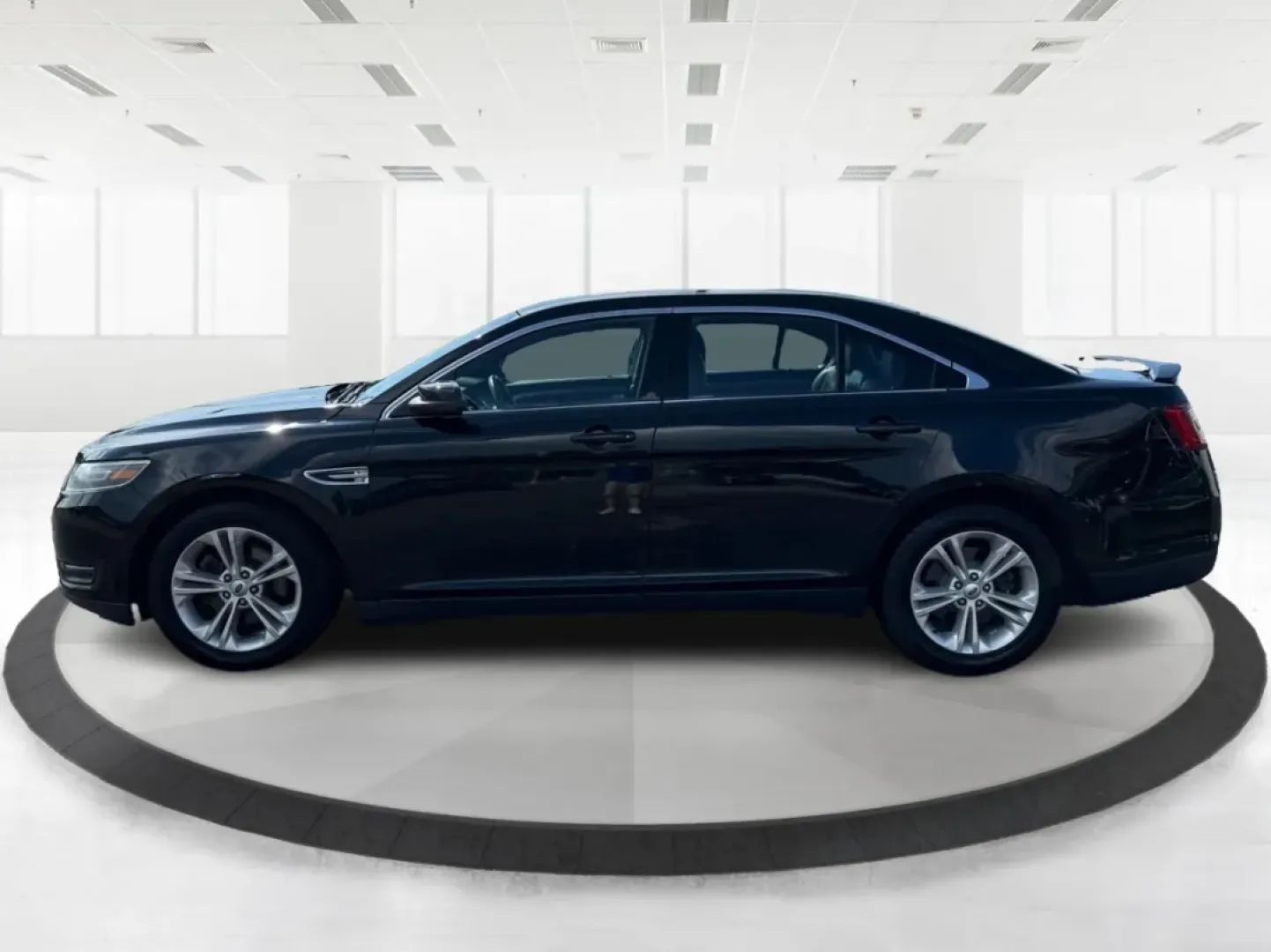 2017 Ford Taurus SEL (1FAHP2E84HG) with an 3.5L V-6 DOHC engine, located at 880 E. National Road, Vandalia, OH, 45377, (937) 908-9800, 39.891918, -84.183594 - Are you ready for a new adventure? The 2017 Ford Taurus SEL is the perfect sedan for those who crave a blend of comfort, style, and performance, whether you're navigating daily commutes or embarking on weekend getaways. This vehicle is not just a mode of transportation; it's a lifestyle statement th - Photo#5