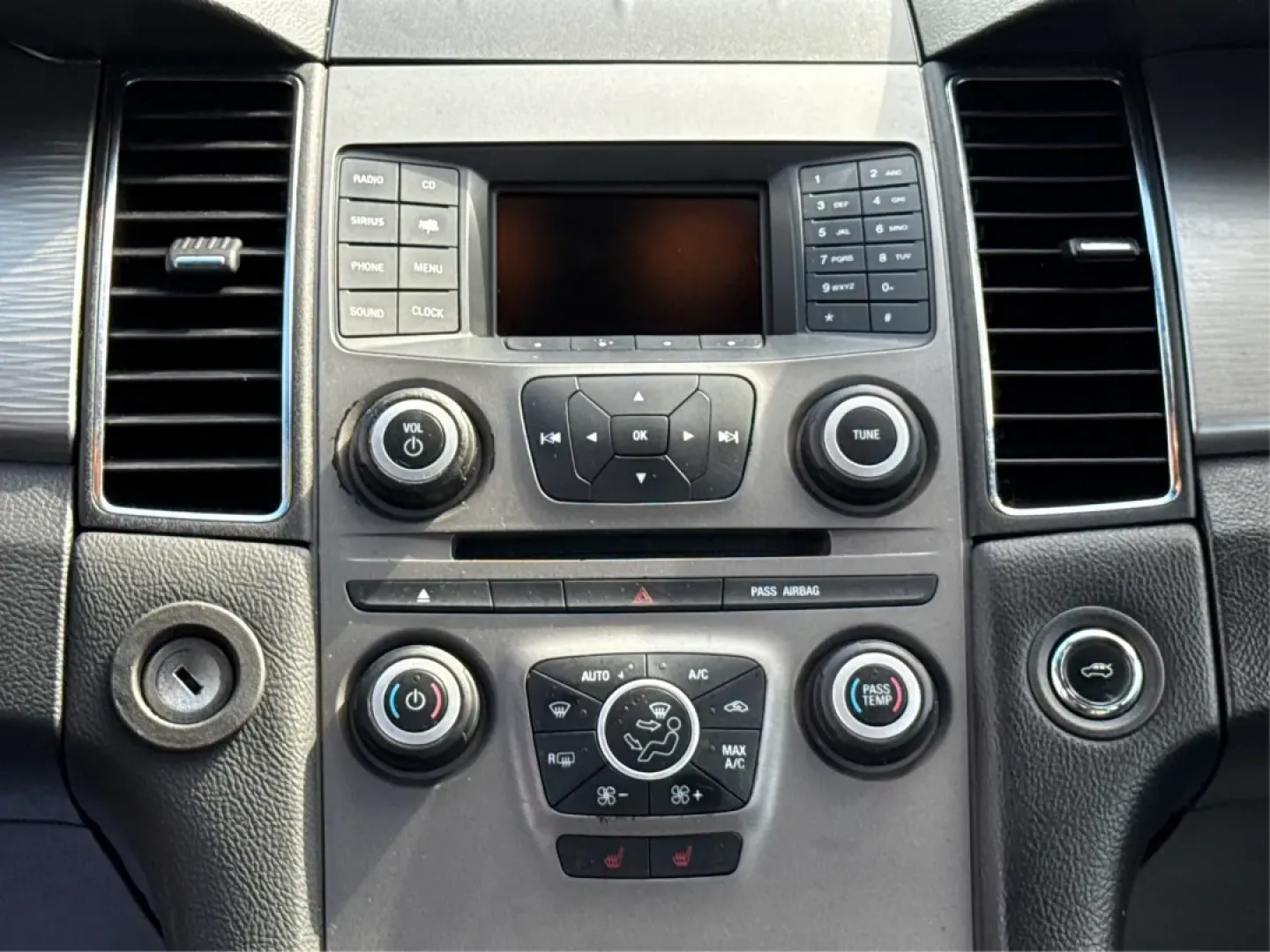 2017 Ford Taurus SEL (1FAHP2E84HG) with an 3.5L V-6 DOHC engine, located at 880 E. National Road, Vandalia, OH, 45377, (937) 908-9800, 39.891918, -84.183594 - Are you ready for a new adventure? The 2017 Ford Taurus SEL is the perfect sedan for those who crave a blend of comfort, style, and performance, whether you're navigating daily commutes or embarking on weekend getaways. This vehicle is not just a mode of transportation; it's a lifestyle statement th - Photo#12