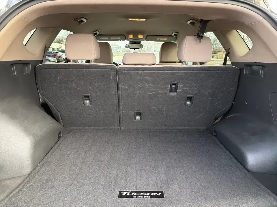 2019 Hyundai Tucson SEL (KM8J3CAL6KU) with an Theta 2.4L I-4 gasoline direct injection engine, 6A transmission, located at 1230 East Main St, Xenia, OH, 45385, (937) 908-9800, 39.688026, -83.910172 - 2019 Hyundai Tucson SEL - Photo#12