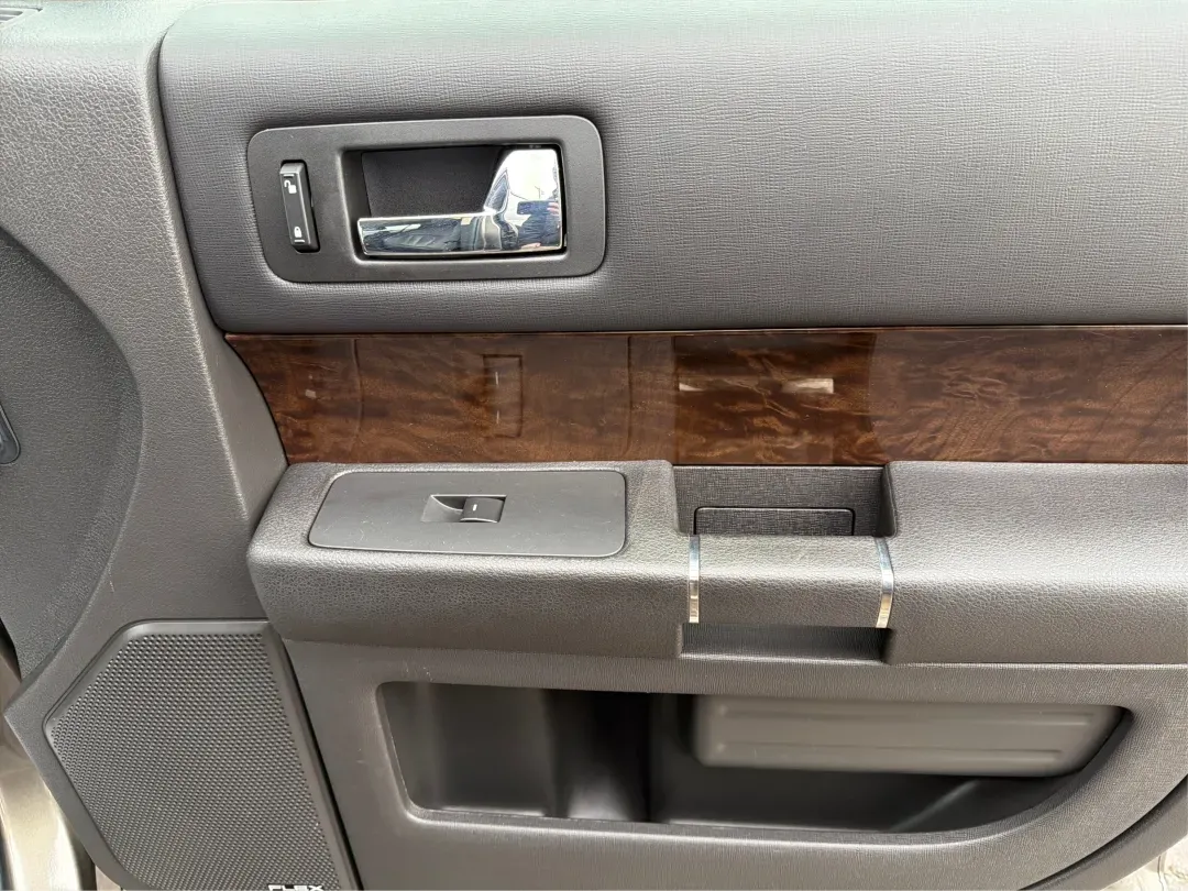 2014 Ford Flex Limited (2FMGK5D89EB) with an 3.5L V-6 DOHC engine, 6-Speed Automatic Overdrive transmission, located at 401 Woodman Dr, Riverside, OH, 45431, (937) 908-9800, 39.760899, -84.123421 - Are you ready to upgrade your lifestyle with a reliable vehicle that accommodates both family adventures and daily commutes? Look no further than this stunning 2014 Ford Flex Limited, available now at Advantage Car and Credit in Moraine, OH. With its spacious interior, versatile cargo capacity, and - Photo#20