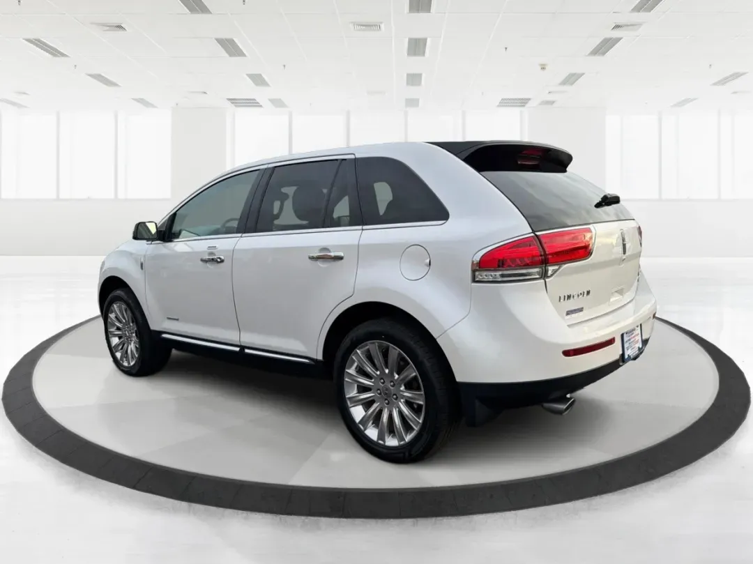 2014 Lincoln MKX Base (2LMDJ8JK2EB) with an Other engine, located at 4508 South Dixie Dr, Moraine, OH, 45439, (937) 908-9800, 39.689976, -84.218452 - **Unleash Your Adventures with This 2014 Lincoln MKX at Advantage Car and Credit - Moraine!**<br /> <br /> Are you ready to elevate your driving experience? Whether you're commuting through the bustling roads of Moraine or embarking on weekend getaways to nearby attractions like the beautiful Dayton - Photo#4