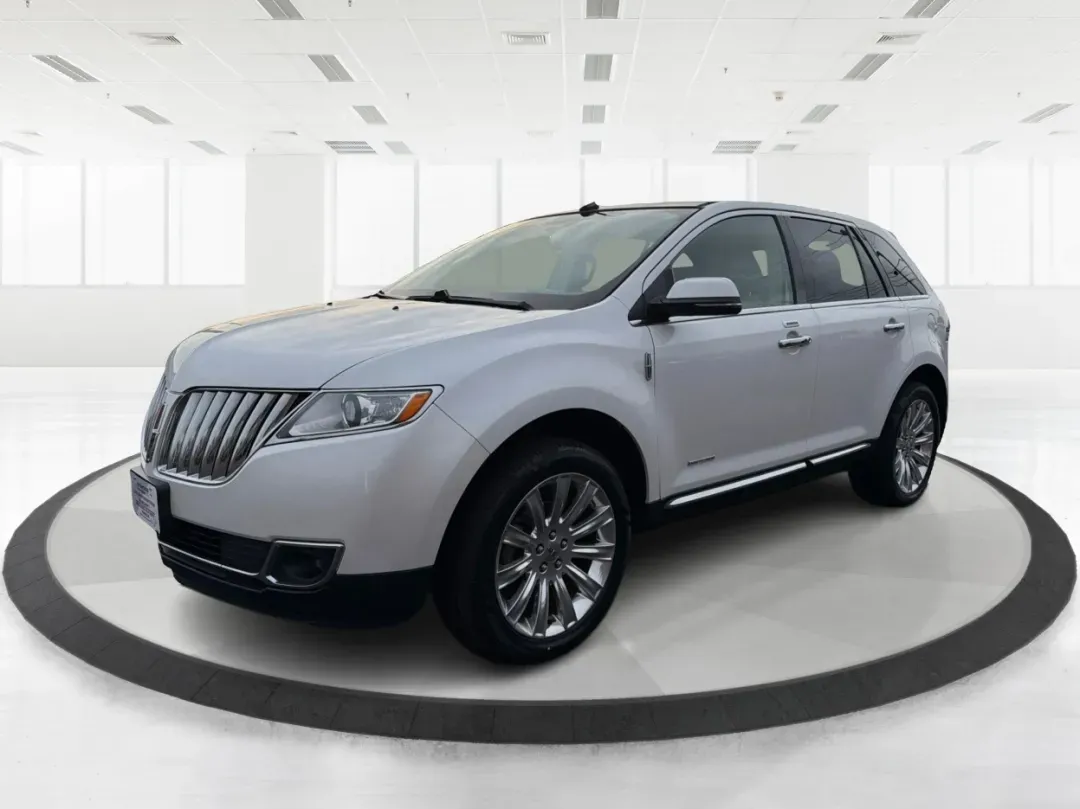 2014 Lincoln MKX Base (2LMDJ8JK2EB) with an Other engine, located at 4508 South Dixie Dr, Moraine, OH, 45439, (937) 908-9800, 39.689976, -84.218452 - **Unleash Your Adventures with This 2014 Lincoln MKX at Advantage Car and Credit - Moraine!**<br /> <br /> Are you ready to elevate your driving experience? Whether you're commuting through the bustling roads of Moraine or embarking on weekend getaways to nearby attractions like the beautiful Dayton - Photo#8