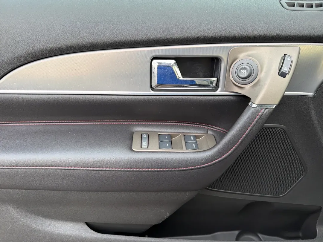 2014 Lincoln MKX Base (2LMDJ8JK2EB) with an Other engine, located at 4508 South Dixie Dr, Moraine, OH, 45439, (937) 908-9800, 39.689976, -84.218452 - **Unleash Your Adventures with This 2014 Lincoln MKX at Advantage Car and Credit - Moraine!**<br /> <br /> Are you ready to elevate your driving experience? Whether you're commuting through the bustling roads of Moraine or embarking on weekend getaways to nearby attractions like the beautiful Dayton - Photo#19