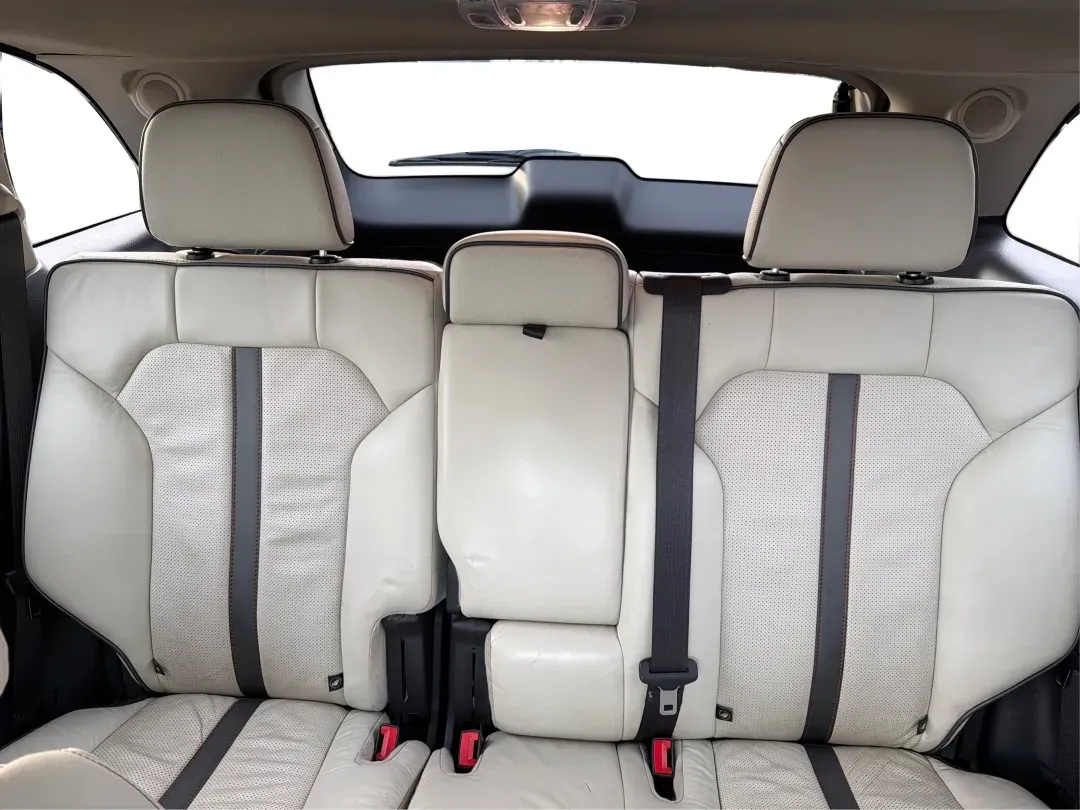 2014 Lincoln MKX Base (2LMDJ8JK2EB) with an 3.7L V6 DOHC 24V engine, 6-Speed Automatic transmission, located at 1230 East Main St, Xenia, OH, 45385, (937) 908-9800, 39.688026, -83.910172 - **Unleash Your Adventures with This 2014 Lincoln MKX at Advantage Car and Credit - Moraine!**<br /> <br /> Are you ready to elevate your driving experience? Whether you're commuting through the bustling roads of Moraine or embarking on weekend getaways to nearby attractions like the beautiful Dayton - Photo#14