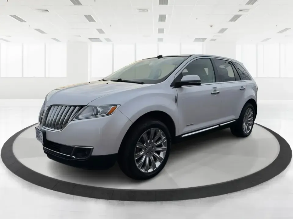 2014 Lincoln MKX Base (2LMDJ8JK2EB) with an 3.7L V6 DOHC 24V engine, 6-Speed Automatic transmission, located at 1951 S Dayton Lakeview Rd., New Carlisle, OH, 45344, (937) 908-9800, 39.890999, -84.050255 - **Unleash Your Adventures with This 2014 Lincoln MKX at Advantage Car and Credit - Moraine!**<br /> <br /> Are you ready to elevate your driving experience? Whether you're commuting through the bustling roads of Moraine or embarking on weekend getaways to nearby attractions like the beautiful Dayton - Photo#8
