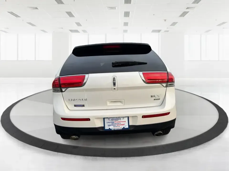 2014 Lincoln MKX Base (2LMDJ8JK2EB) with an 3.7L V6 DOHC 24V engine, 6-Speed Automatic transmission, located at 8750 N County Rd 25A, Piqua, OH, 45356, (937) 908-9800, 40.164391, -84.232513 - **Unleash Your Adventures with This 2014 Lincoln MKX at Advantage Car and Credit - Moraine!**<br /> <br /> Are you ready to elevate your driving experience? Whether you're commuting through the bustling roads of Moraine or embarking on weekend getaways to nearby attractions like the beautiful Dayton - Photo#3