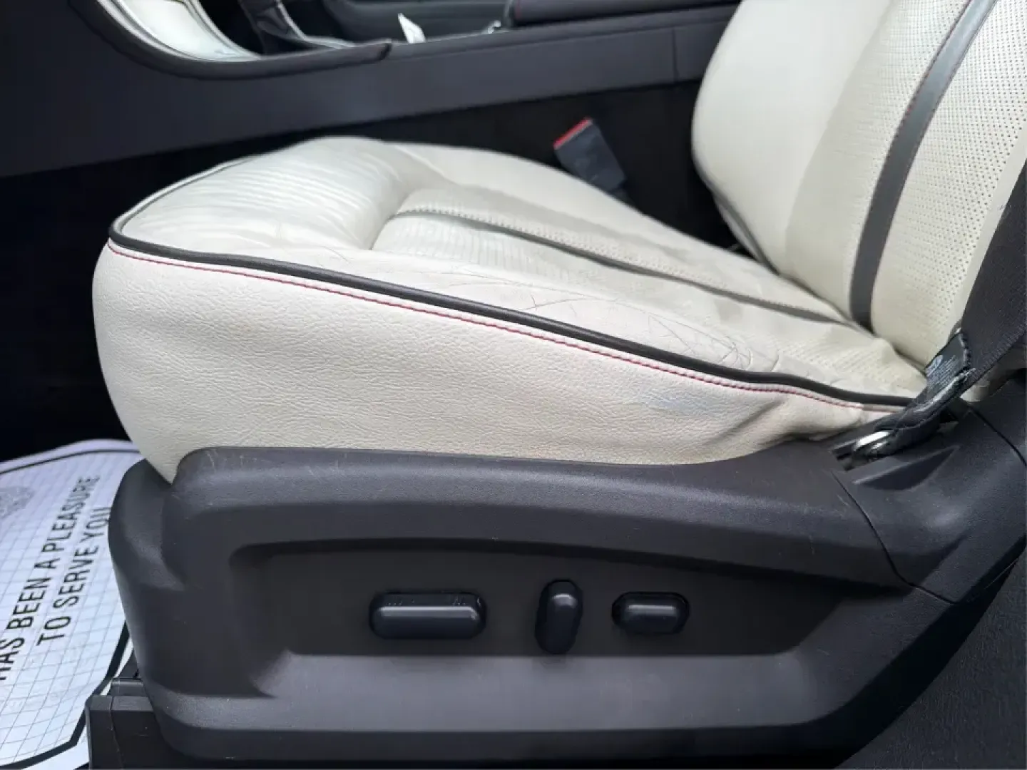 2014 Lincoln MKX Base (2LMDJ8JK2EB) with an 3.7L V6 DOHC 24V engine, 6-Speed Automatic transmission, located at 1230 East Main St, Xenia, OH, 45385, (937) 908-9800, 39.688026, -83.910172 - **Unleash Your Adventures with This 2014 Lincoln MKX at Advantage Car and Credit - Moraine!**<br /> <br /> Are you ready to elevate your driving experience? Whether you're commuting through the bustling roads of Moraine or embarking on weekend getaways to nearby attractions like the beautiful Dayton - Photo#18