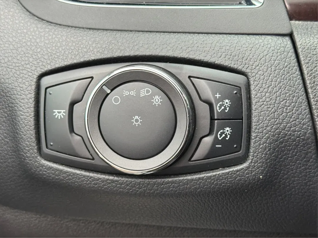 2013 Ford Edge Limited (2FMDK4KC5DB) with an 3.5L V-6 DOHC engine, located at 1951 S Dayton Lakeview Rd., New Carlisle, OH, 45344, (937) 908-9800, 39.890999, -84.050255 - 2013 Ford Edge Limited - Photo#17