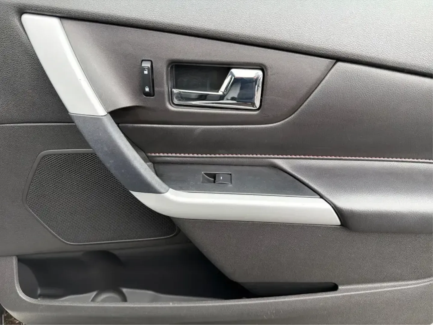 2013 Ford Edge Limited (2FMDK4KC5DB) with an 3.5L V-6 DOHC engine, 6-Speed Automatic transmission, located at 1951 S Dayton Lakeview Rd., New Carlisle, OH, 45344, (937) 908-9800, 39.890999, -84.050255 - ### Elevate Your Lifestyle with the 2013 Ford Edge Limited at Advantage Car and Credit in New Carlisle, OH!<br /> <br /> Are you ready to upgrade your family adventures, daily commutes, or weekend getaways? The 2013 Ford Edge Limited is here to transform your driving experience! With its sophisticat - Photo#20