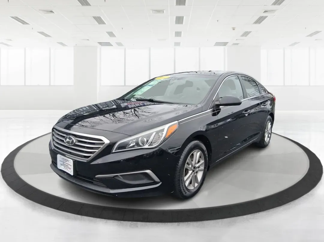 2017 Hyundai Sonata SE (5NPE24AF5HH) with an 2.4L I-4 gasoline direct injection engine, located at 1951 S Dayton Lakeview Rd., New Carlisle, OH, 45344, (937) 908-9800, 39.890999, -84.050255 - 2017 Hyundai Sonata SE - Photo#8