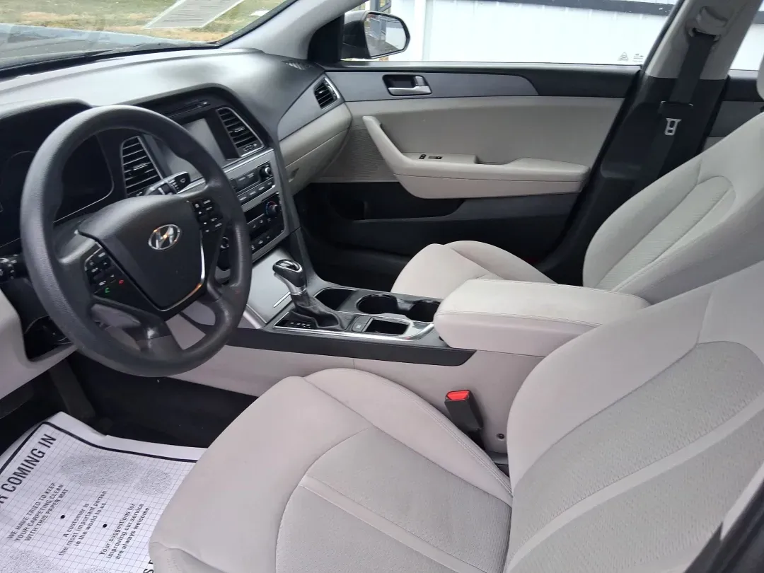 2017 Hyundai Sonata SE (5NPE24AF5HH) with an 2.4L I-4 gasoline direct injection engine, located at 1951 S Dayton Lakeview Rd., New Carlisle, OH, 45344, (937) 908-9800, 39.890999, -84.050255 - 2017 Hyundai Sonata SE - Photo#9