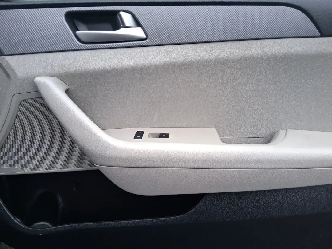 2017 Hyundai Sonata SE (5NPE24AF5HH) with an 2.4L I-4 gasoline direct injection engine, located at 1951 S Dayton Lakeview Rd., New Carlisle, OH, 45344, (937) 908-9800, 39.890999, -84.050255 - 2017 Hyundai Sonata SE - Photo#18