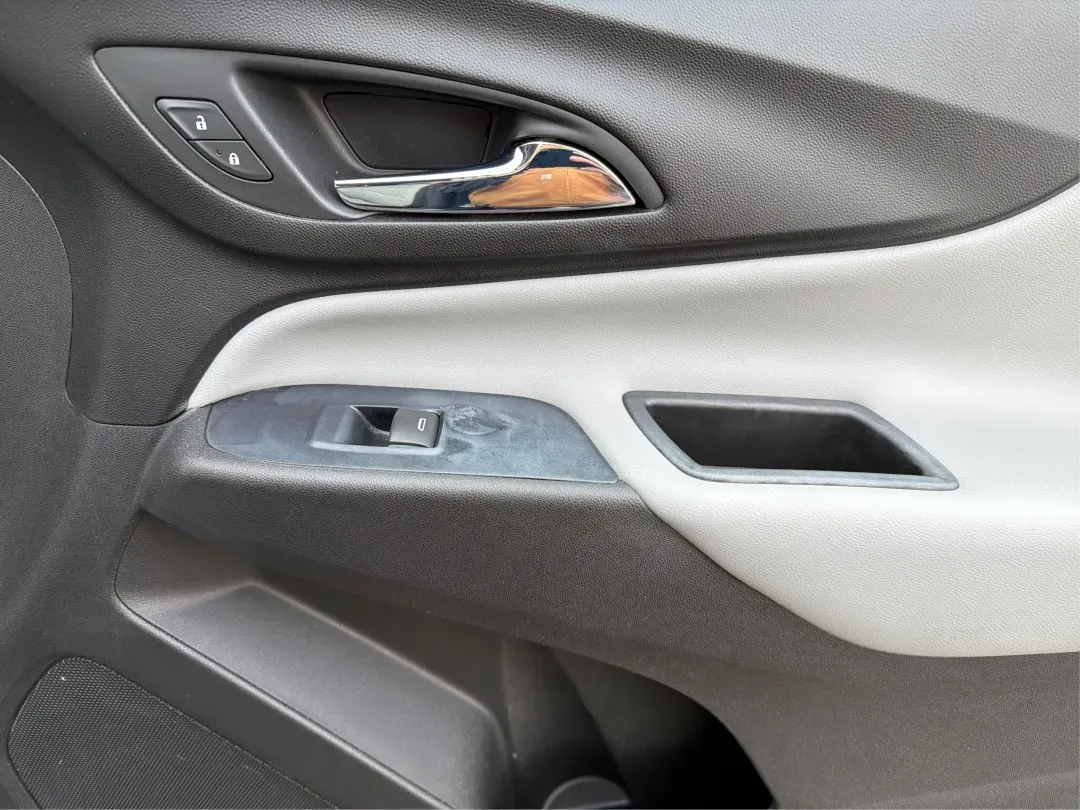 2018 Chevrolet Equinox LT (3GNAXTEX8JS) with an 2L I-4 gasoline direct injection engine, located at 1230 East Main St, Xenia, OH, 45385, (937) 908-9800, 39.688026, -83.910172 - 2018 Chevrolet Equinox LT - Photo#19