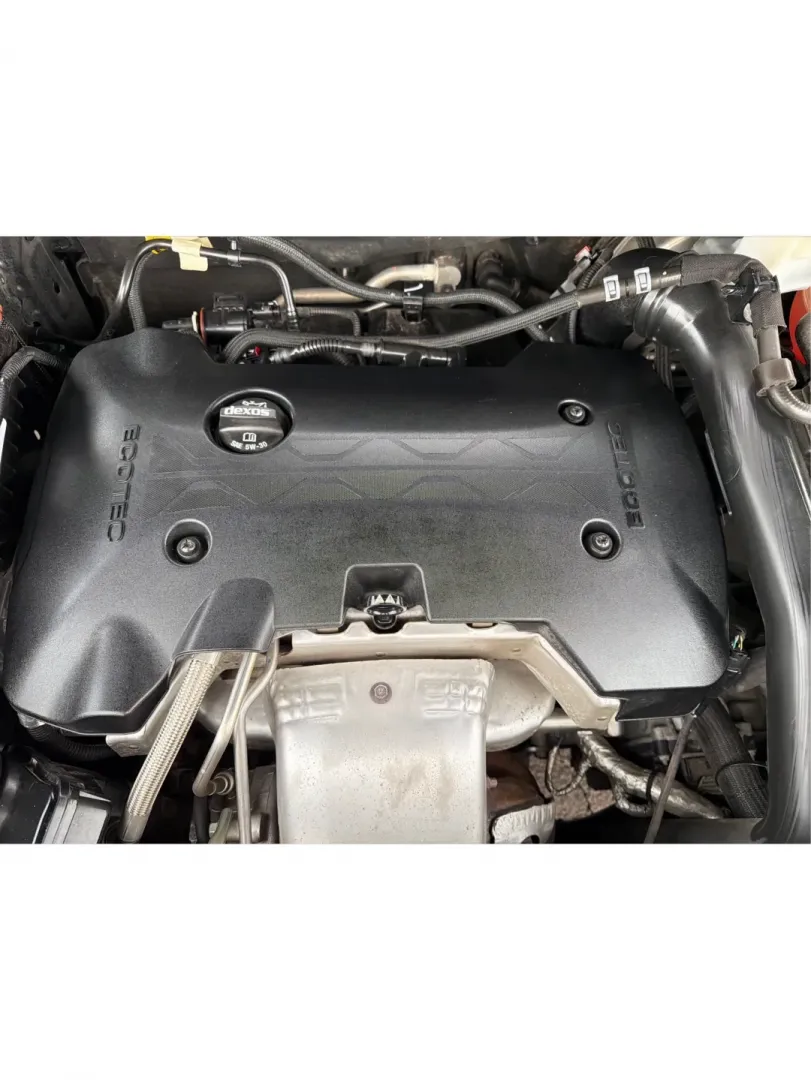 2018 Chevrolet Equinox LT (3GNAXTEX8JS) with an 2L I-4 gasoline direct injection engine, located at 1230 East Main St, Xenia, OH, 45385, (937) 908-9800, 39.688026, -83.910172 - Are you ready for your next adventure? Whether you're embarking on a weekend getaway with family or tackling the daily commute with style, the 2018 Chevrolet Equinox LT is the perfect companion for all of life's journeys. This SUV, available at Advantage Car and Credit in Xenia, OH, combines versati - Photo#11