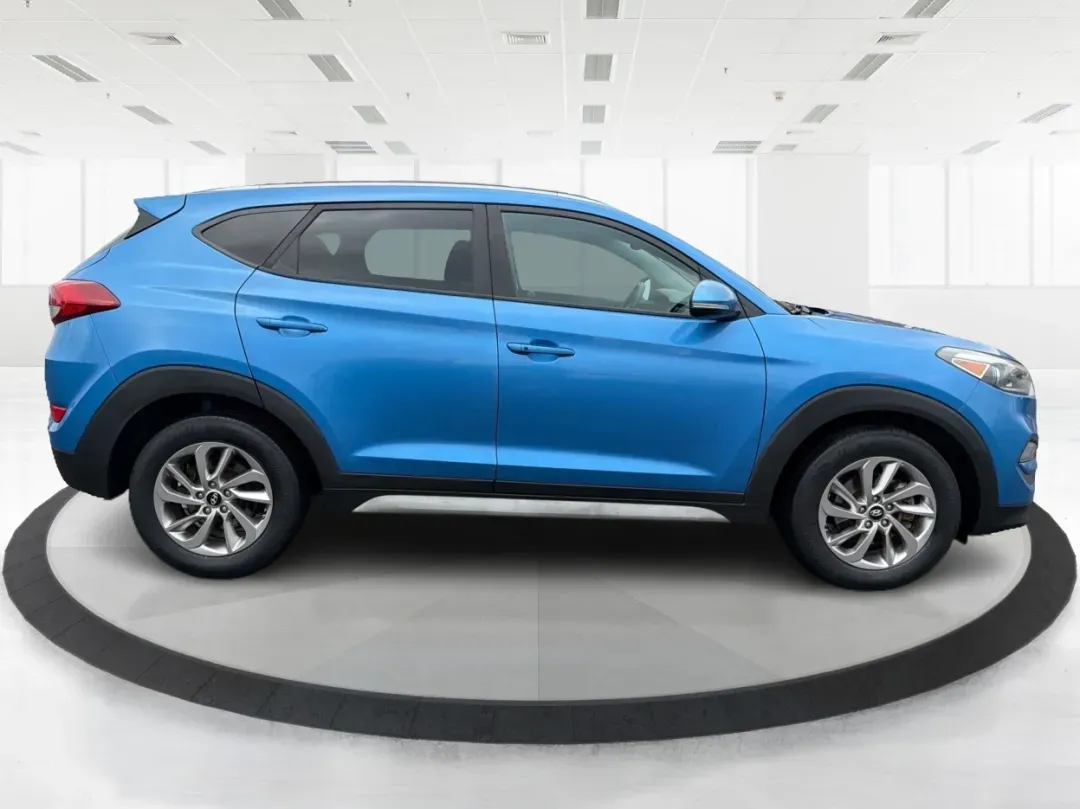 2017 Hyundai Tucson SE Plus (KM8J3CA49HU) with an Nu 2L I-4 gasoline direct injection engine, located at 1230 East Main St, Xenia, OH, 45385, (937) 908-9800, 39.688026, -83.910172 - 2017 Hyundai Tucson SE Plus - Photo#1