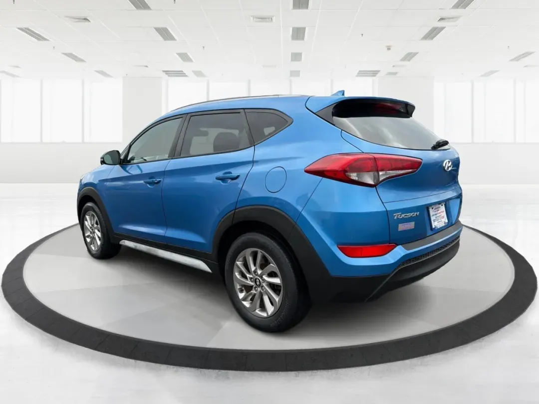 2017 Hyundai Tucson SE Plus (KM8J3CA49HU) with an Nu 2L I-4 gasoline direct injection engine, located at 1230 East Main St, Xenia, OH, 45385, (937) 908-9800, 39.688026, -83.910172 - 2017 Hyundai Tucson SE Plus - Photo#4