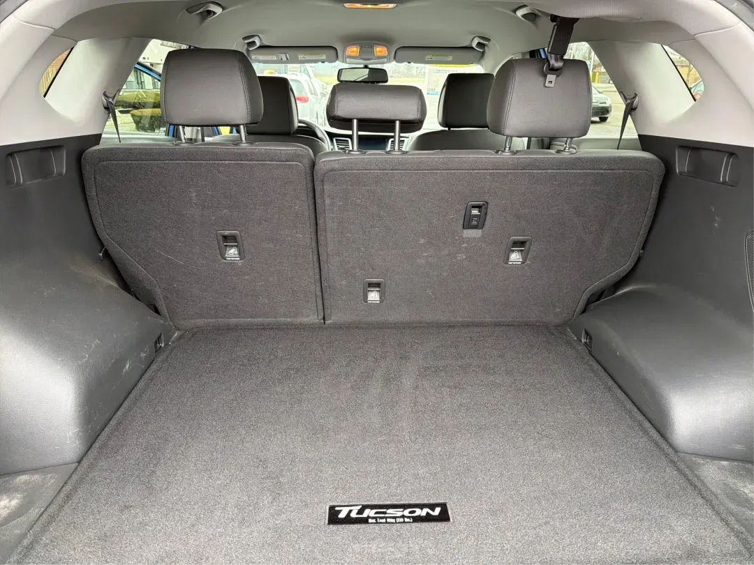 2017 Hyundai Tucson SE Plus (KM8J3CA49HU) with an Nu 2L I-4 gasoline direct injection engine, located at 1230 East Main St, Xenia, OH, 45385, (937) 908-9800, 39.688026, -83.910172 - 2017 Hyundai Tucson SE Plus - Photo#12