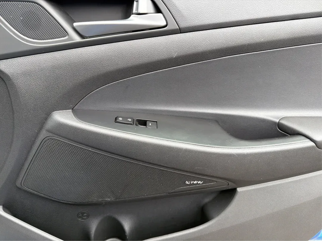 2017 Hyundai Tucson SE Plus (KM8J3CA49HU) with an Nu 2L I-4 gasoline direct injection engine, located at 1230 East Main St, Xenia, OH, 45385, (937) 908-9800, 39.688026, -83.910172 - 2017 Hyundai Tucson SE Plus - Photo#19