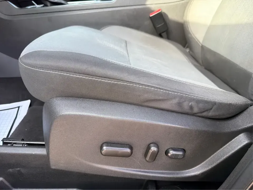 2018 Ford Escape SE (1FMCU9GD6JU) with an 1.5L L4 DOHC 16V engine, 6A transmission, located at 8750 N County Rd 25A, Piqua, OH, 45356, (937) 908-9800, 40.164391, -84.232513 - Are you looking for the perfect vehicle that can handle your busy lifestyle while keeping you comfortable and safe? Look no further than this 2018 Ford Escape SE at Advantage Car and Credit in Piqua, OH. This versatile SUV is ideal for families on the go, weekend adventurers, and even commuters who - Photo#18