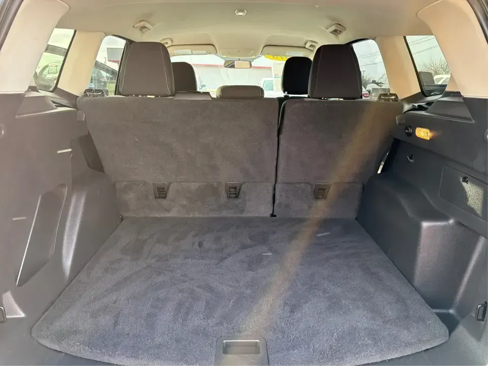 2018 Ford Escape SE (1FMCU9GD6JU) with an 1.5L L4 DOHC 16V engine, 6A transmission, located at 1184 Kauffman Ave, Fairborn, OH, 45324, (937) 908-9800, 39.807072, -84.030914 - Are you looking for the perfect vehicle that can handle your busy lifestyle while keeping you comfortable and safe? Look no further than this 2018 Ford Escape SE at Advantage Car and Credit in Piqua, OH. This versatile SUV is ideal for families on the go, weekend adventurers, and even commuters who - Photo#12