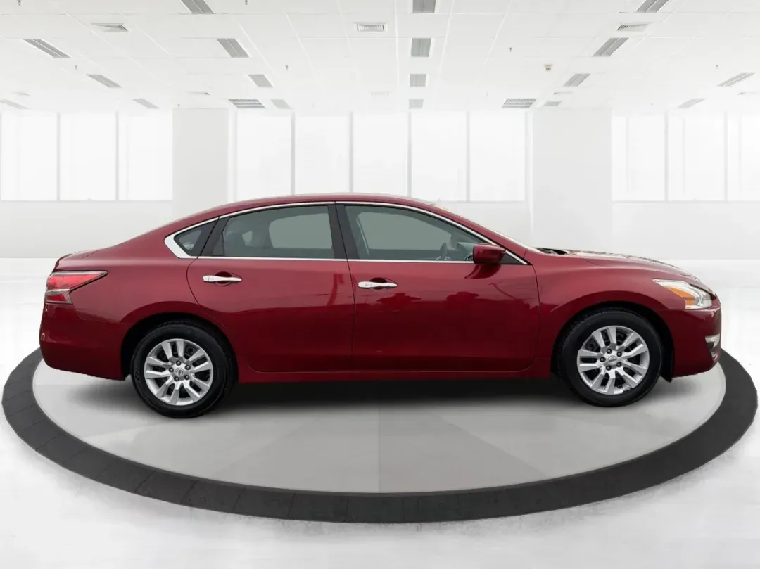 2015 Nissan Altima 2.5 S (1N4AL3AP2FC) with an 2.5L I-4 DOHC engine, located at 1230 East Main St, Xenia, OH, 45385, (937) 908-9800, 39.688026, -83.910172 - 2015 Nissan Altima 2.5 S - Photo#1