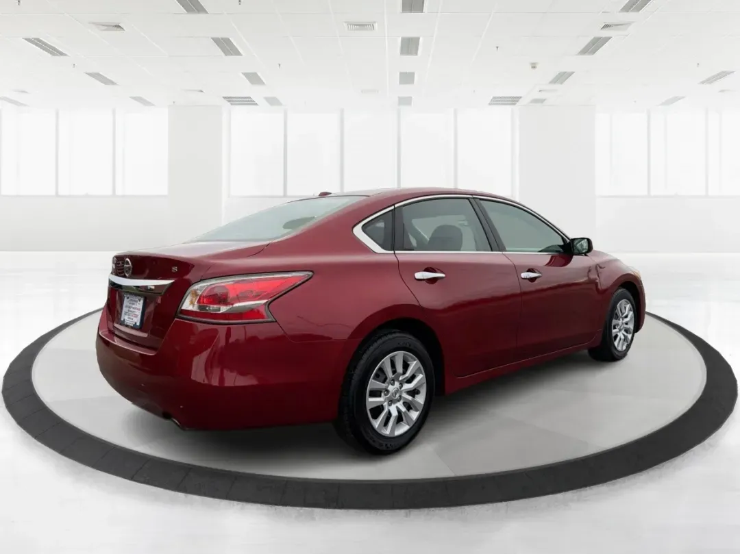 2015 Nissan Altima 2.5 S (1N4AL3AP2FC) with an 2.5L I-4 DOHC engine, located at 1230 East Main St, Xenia, OH, 45385, (937) 908-9800, 39.688026, -83.910172 - 2015 Nissan Altima 2.5 S - Photo#2