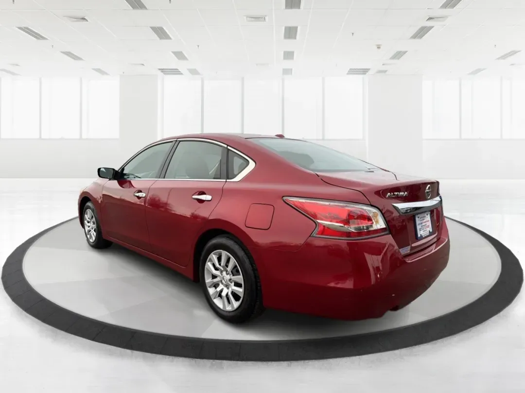 2015 Nissan Altima 2.5 S (1N4AL3AP2FC) with an 2.5L I-4 DOHC engine, located at 1230 East Main St, Xenia, OH, 45385, (937) 908-9800, 39.688026, -83.910172 - 2015 Nissan Altima 2.5 S - Photo#4