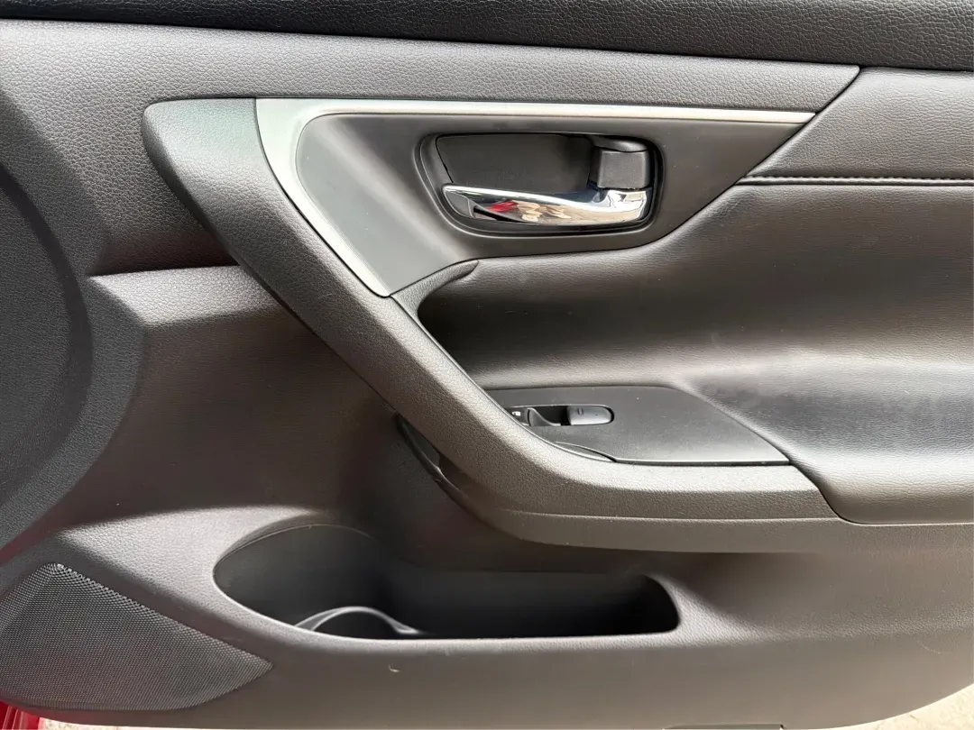 2015 Nissan Altima 2.5 S (1N4AL3AP2FC) with an 2.5L I-4 DOHC engine, located at 1230 East Main St, Xenia, OH, 45385, (937) 908-9800, 39.688026, -83.910172 - 2015 Nissan Altima 2.5 S - Photo#19