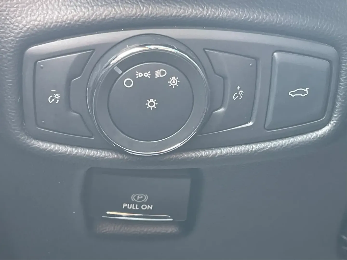 2017 Lincoln MKZ Reserve (3LN6L5FC1HR) with an 3.7L V6 DOHC 24V engine, 6A transmission, located at 1230 East Main St, Xenia, OH, 45385, (937) 908-9800, 39.688026, -83.910172 - Are you ready to elevate your daily commute or weekend getaways? Look no further than this stunning 2017 Lincoln MKZ Reserve, the perfect sedan for those who appreciate luxury and performance. At Advantage Car and Credit - Piqua, located at 8750 N County Rd 25A in Piqua, OH 45356, we offer flexible - Photo#17